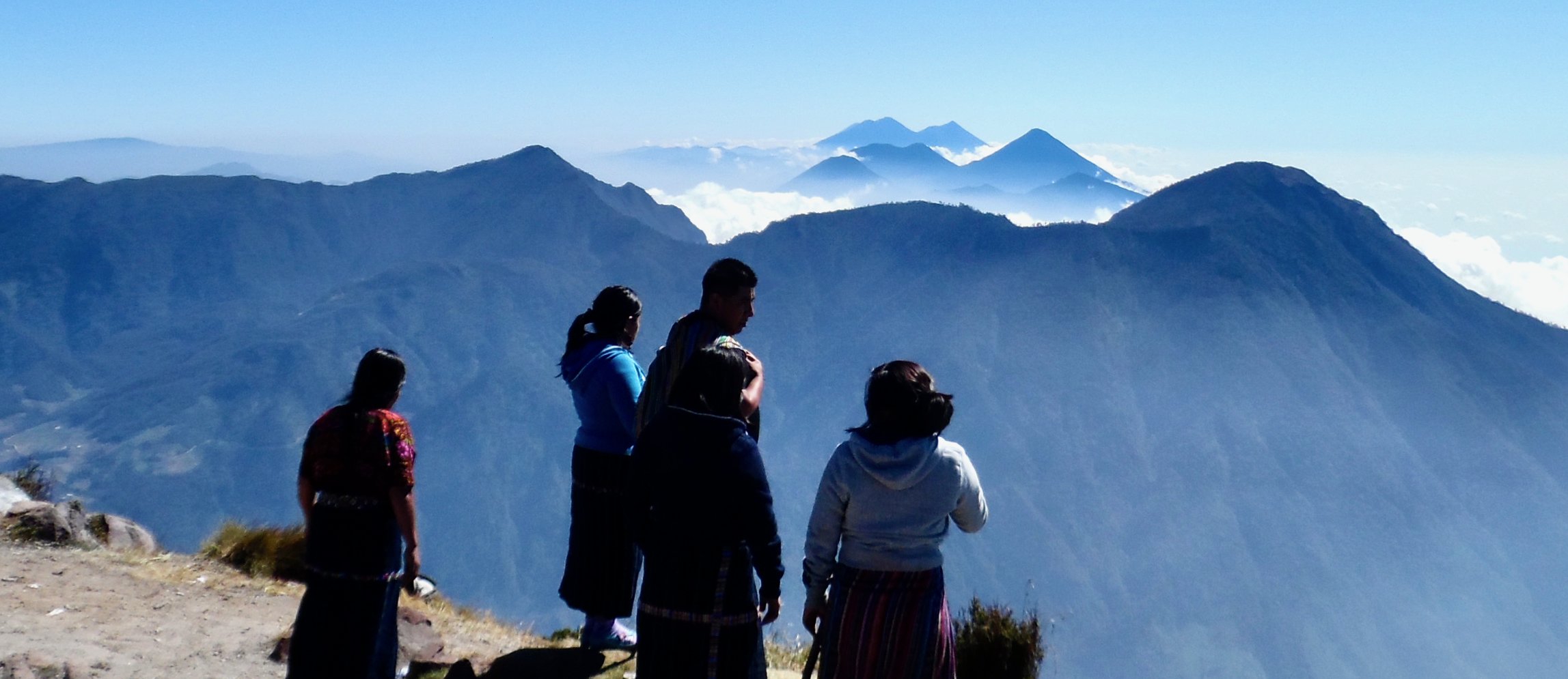 Volcanoes and their social, cultural, and political context Volcanes y su contexto social, cultural y político